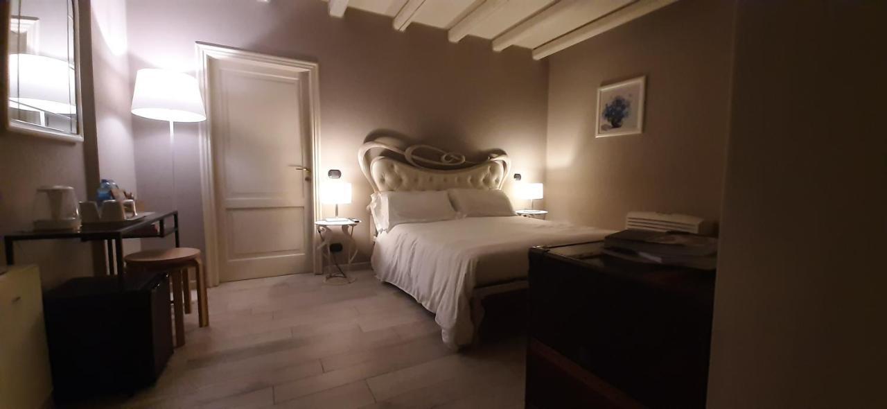 Casale Raffaello B&B Como Albese Con Cassano Exterior photo