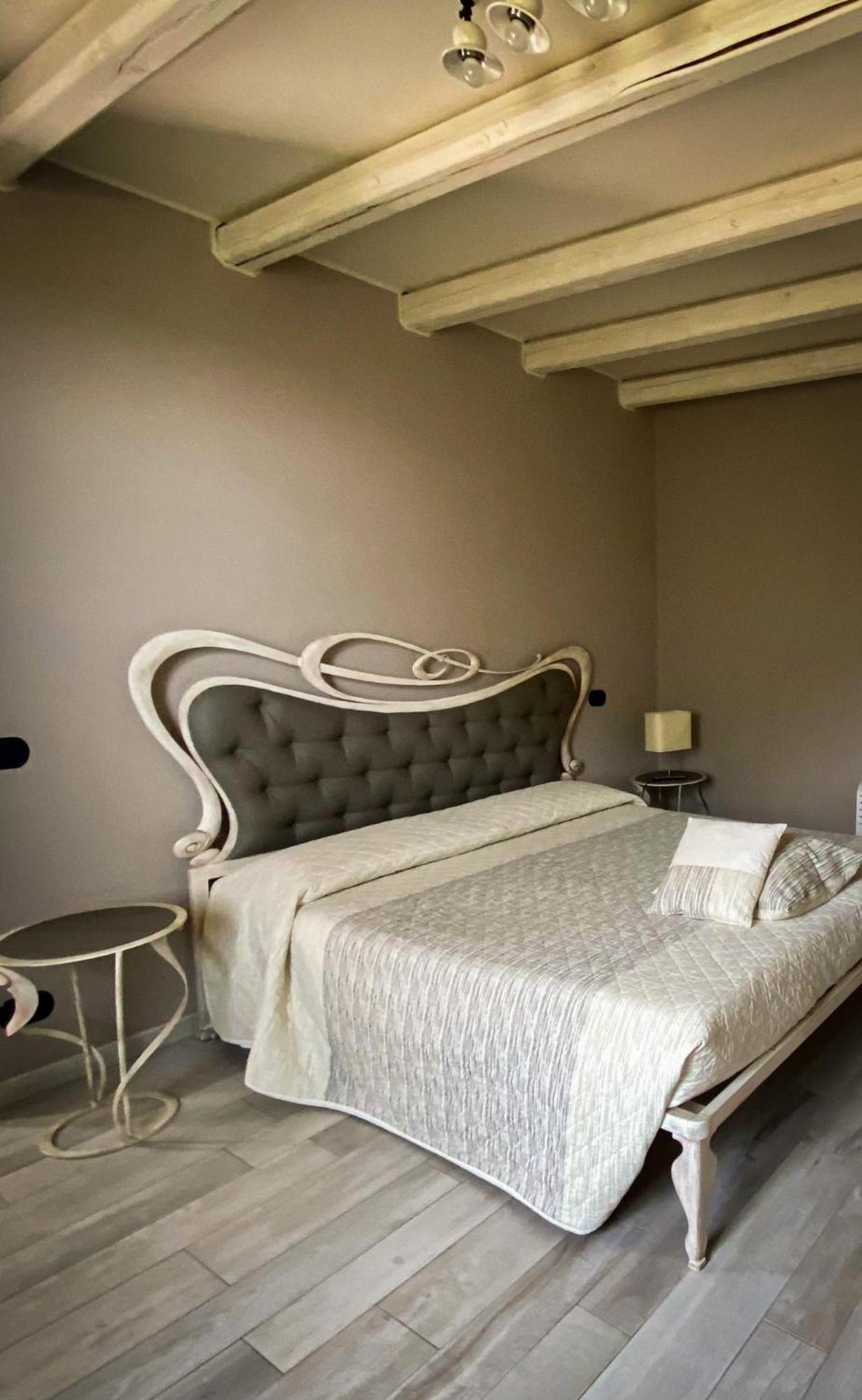 Casale Raffaello B&B Como Albese Con Cassano Exterior photo